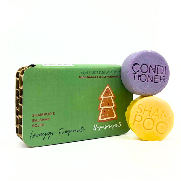 CONFEZIONE NATALIZIA SHAMPOO SOLIDO THE NERO E BERGAMOTTO + BALSAMO SOLIDO FLEUR D'IRIS PER LAVAGGI FREQUENTI