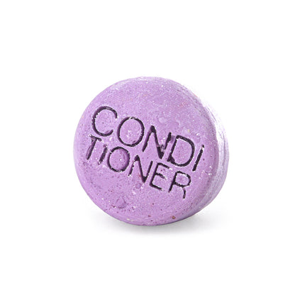 SOLID CHRISTMAS CONDITIONER FOR FREQUENT WASHES WITH IRIS FLEUR
