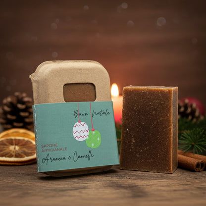 SAVON DE NOËL À L'ORANGE ET À LA CANNELLE DANS UN EMBALLAGE EN CARTON RECYCLÉ